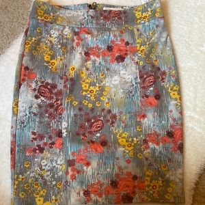 🚛 Forever 21 Boutique Floral Mini Skirt with zipper Detail